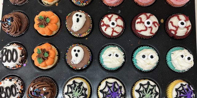 Single Serve Dozen Halloween Cupcakes