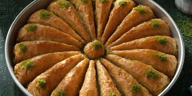 Double Pistachio Triangle Slice Baklava (Big Tray)
