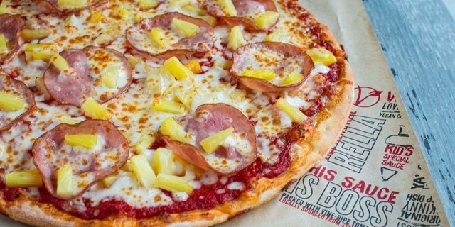 Gluten-Free Hawaiian-Style Pizza