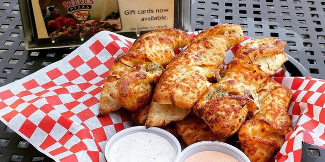 Spicy Garlic Twists