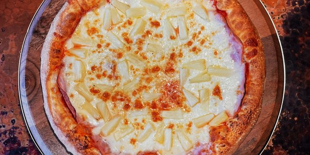 Hawaiian Pizza