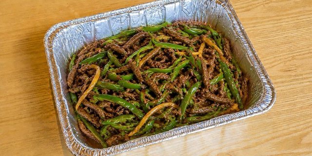 Spicy Green Pepper Beef Tray