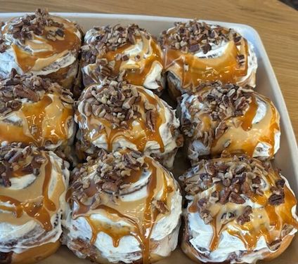 Caramel Pecan Classic Roll Tray