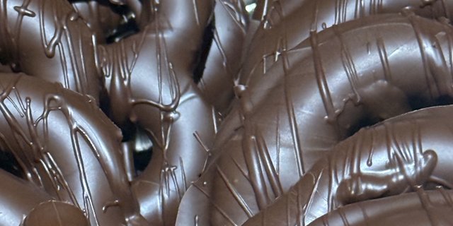 Chocolate Dipped Pretzels