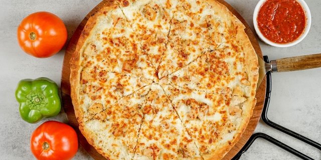 Funky Chicken: 15 Inch (Serves 4 People)