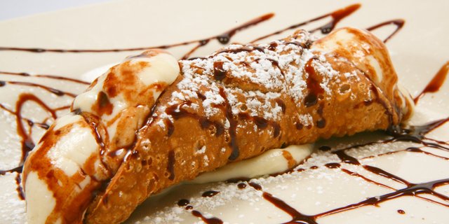 Large Cannoli