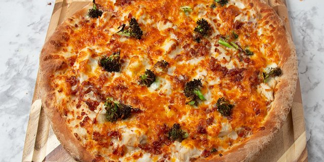 Broccoli Chicken Alfredo Pizza