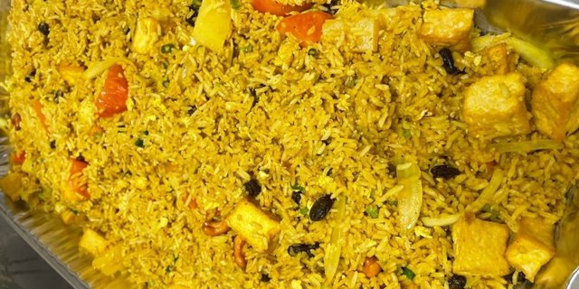 Vegetarian Pineapple Fried Rice