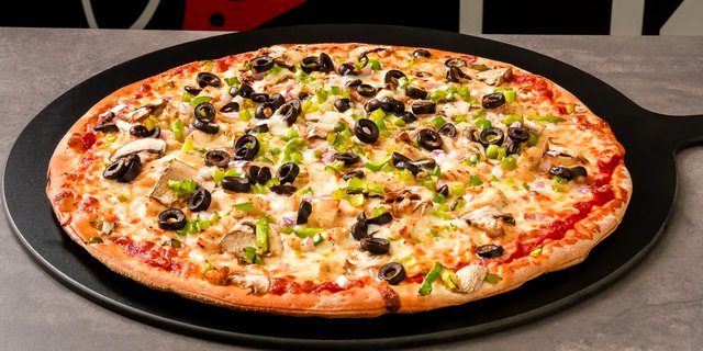 Gluten-Free Supreme Chicken Pizza