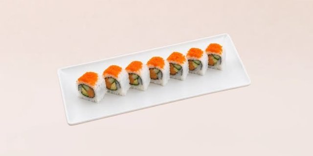 Salmon Roll (8 Pcs)
