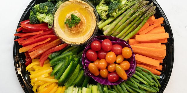 Hummus & Crudité Platter
