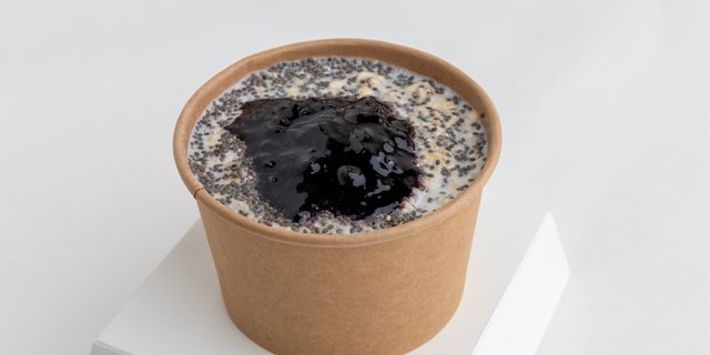 Berry Chia Oatmeal Bowl