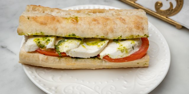 Fresh Mozzarella Pesto Sub