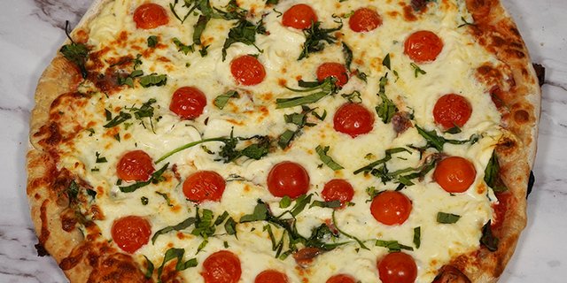 Prosciutto Con Spinaci Pizza