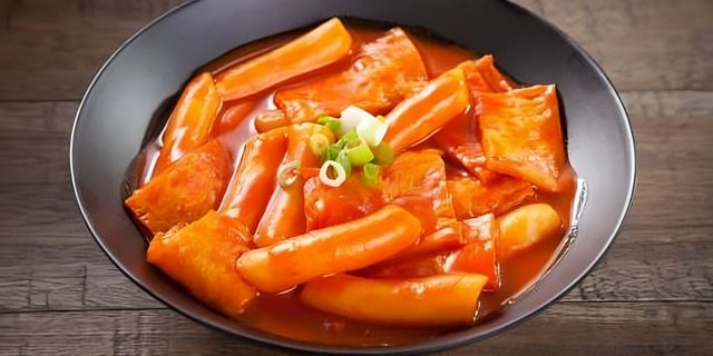 Spicy Rice Cakes (Tteok-Bokki)