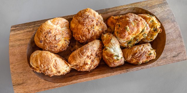 Bacon & Cheese Croissants Tray