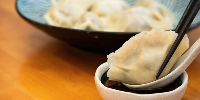J5-05. Vegetarian Dumplings Box