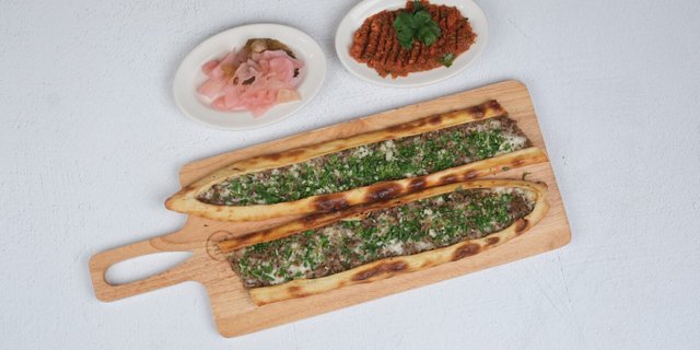 Special Ground Beef Pide