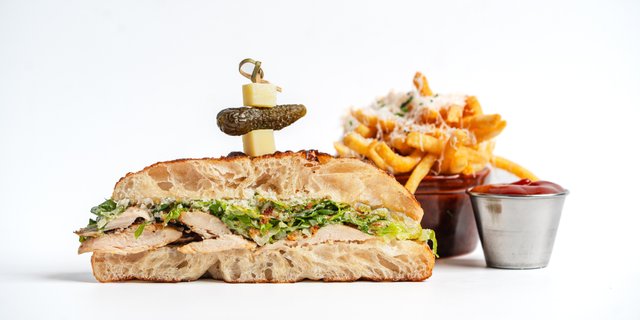 Individual Pollo Cesare Sandwich