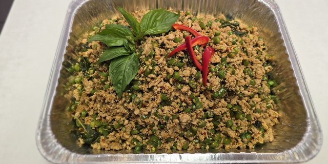 Spicy Basil & Green Beans