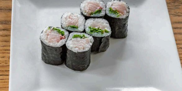 Yellowtail & Scallion Roll