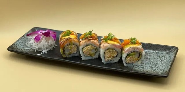 Roll Land Sushi Roll