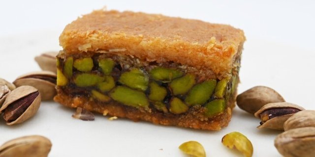 Balloriya w/ Pistachio Kataifi