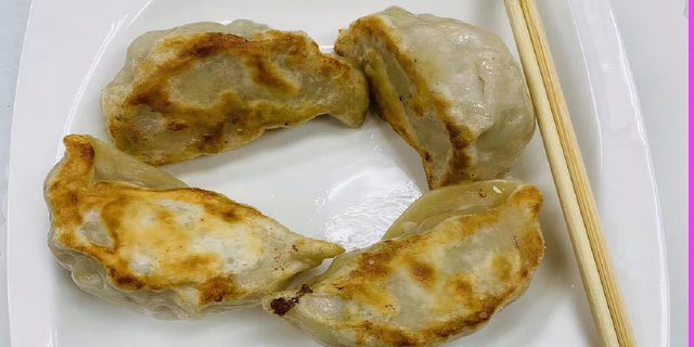 Pan-Fried Pot Sticker w/ Pork
