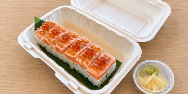 Salmon Ikura Pressed Rice