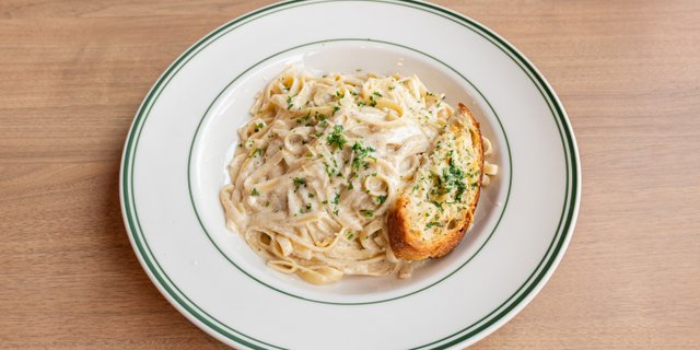 Fettuccine Alfredo