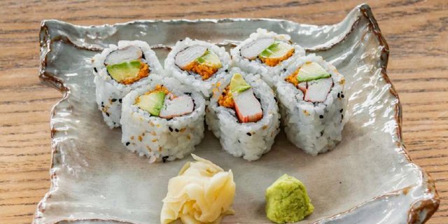 Cali & Kani Crab Roll