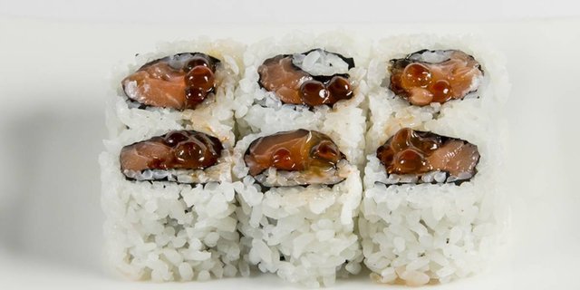 Salmon Ikura Roll