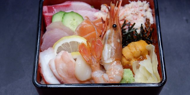Chirashi Bowl Deluxe