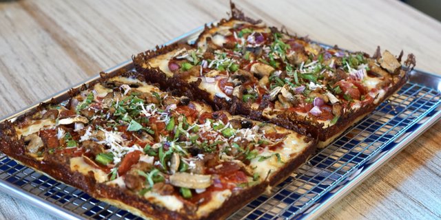 Large Motown Supreme Pizza