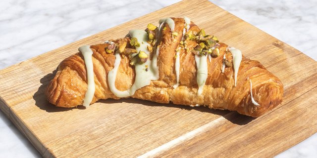 Pistachio Croissant Tray