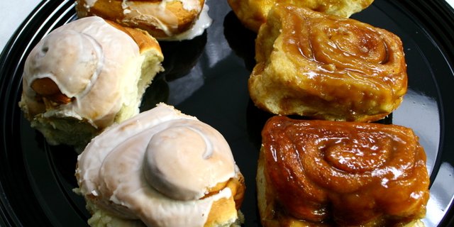 Breakfast Roll Tray