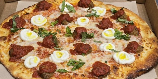 Meatball & Ricotta Pizza