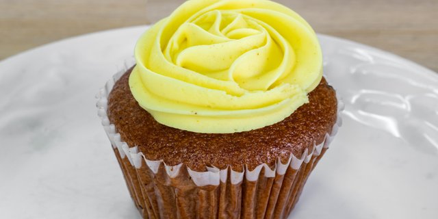 Lemon Blueberry Jumbo Volcano Cupcakes