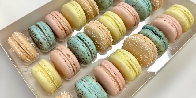 Box of 24 French Macarons
