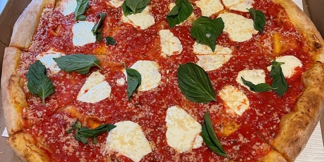 Round Margherita Pizza