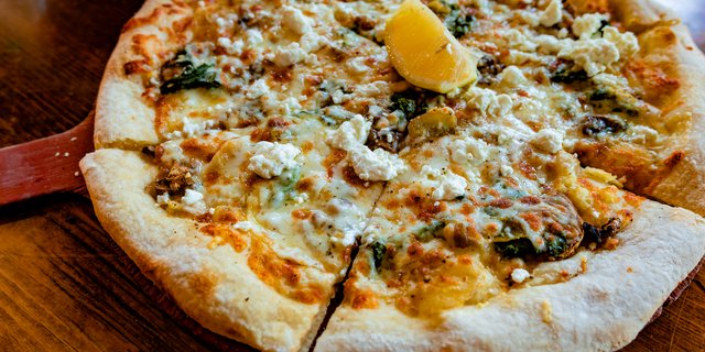 Green & White Pizza