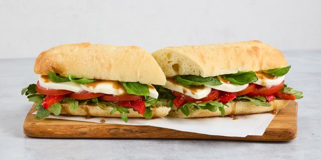 Tomato-Mozzarella Sandwich Lunch Box w/ Chips