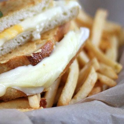 Grilled 5-Cheese Sandwich