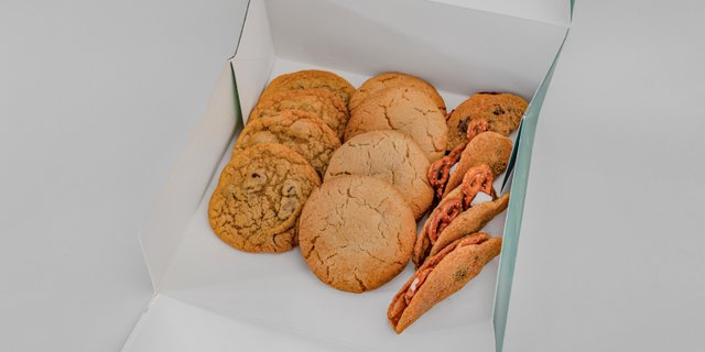 Cookie Assortment Box - Nut-Free 12 Pack