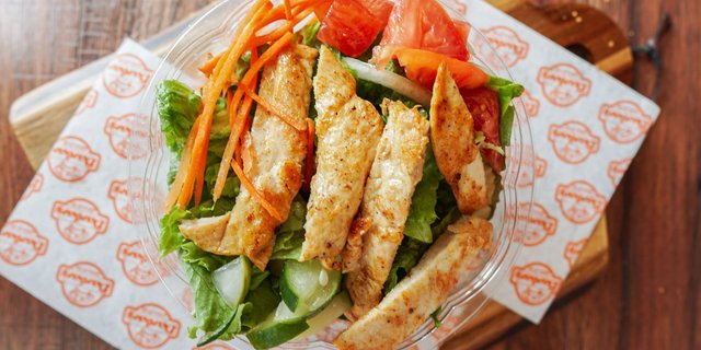 Grilled Chicken Breast Salad