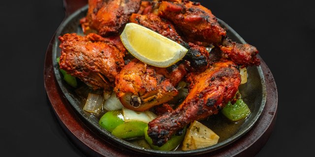 Tandoori Wings w/ Garlic Sauce