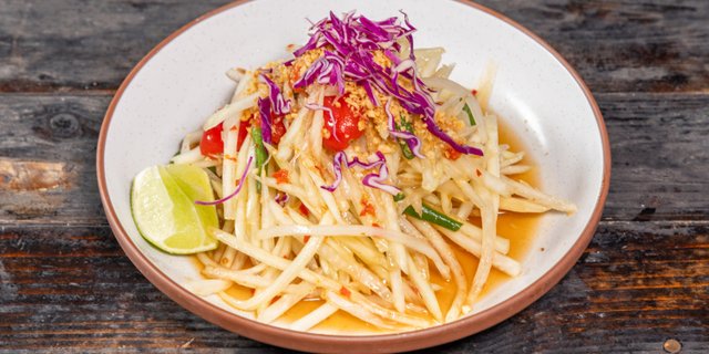 Som Tum Thai (Papaya Salad)