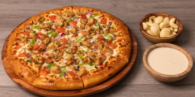 Roasted Garlic Chicken Pizza