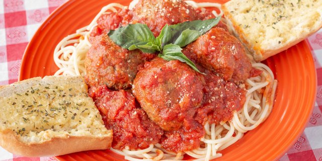 Spaghetti w/ Meatballs