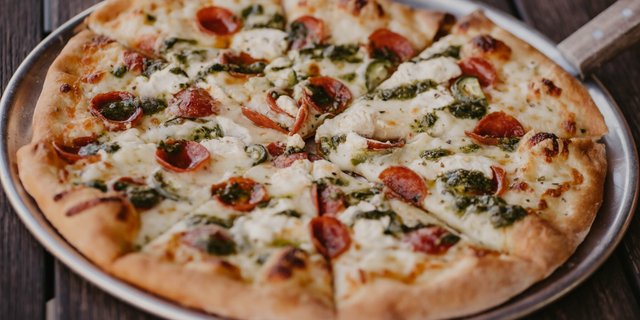 Jalapestroni Pizza